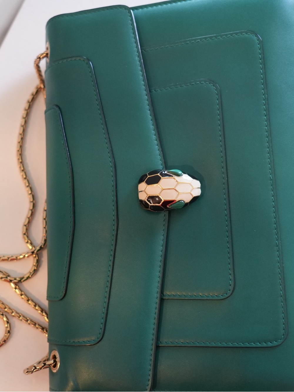 BVLGARI SERPENTI FOREVER Medium Calfskin Green - Picture 6 of 16
